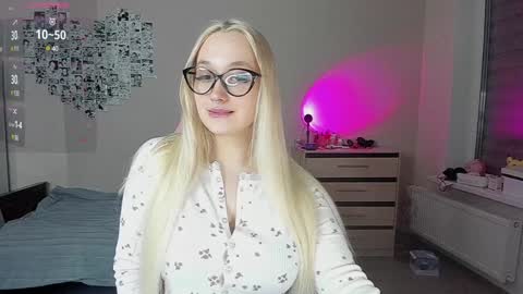 Snapshot of cassie_rosss chatting on January 14, 2025, 12:00 am Cassie Rosss online show from January 14, 2025, 12:00 am