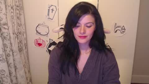 cassiealvarez online show from October 6, 2025, 2:31 am