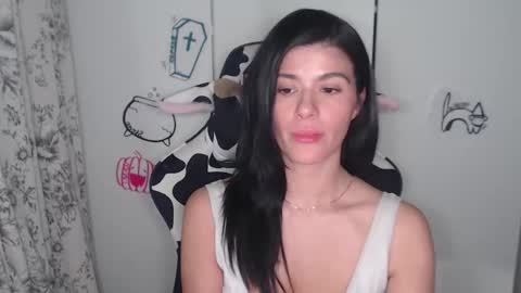 cassiealvarez online show from October 7, 2025, 4:53 am