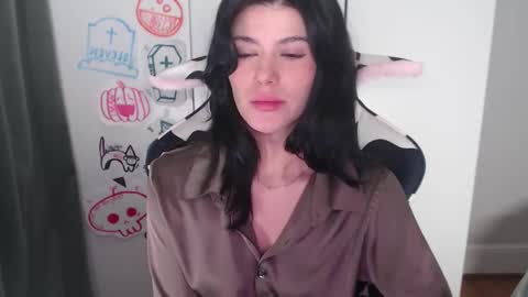 cassiealvarez online show from October 16, 2025, 2:34 am