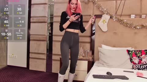 Snapshot of cassiefoxx_ chatting on December 20, 2024, 7:39 pm Cassie online show from December 20, 2024, 7:39 pm