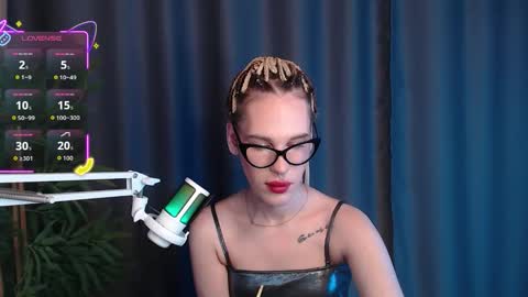 Cassie online show from December 20, 2025, 7:48 am