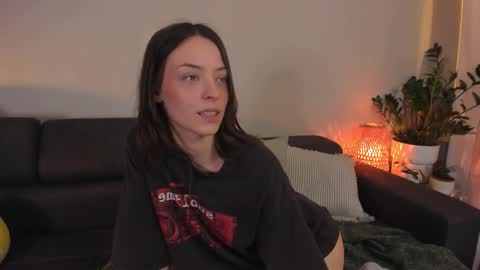  cassandra  online show from October 9, 2025, 7:01 pm