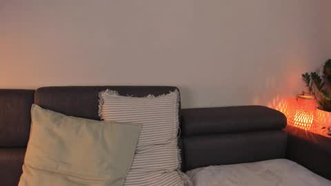  cassandra  online show from October 18, 2025, 5:46 pm