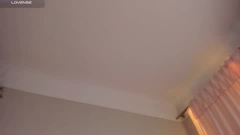  cassandra  online show from December 4, 2025, 7:22 pm