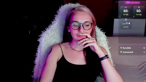 Snapshot of cassy_moore chatting on December 12, 2024, 10:52 pm Ellie online show from December 12, 2024, 10:52 pm