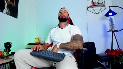 Snapshot of casticatheking chatting on January 1, 2025, 1:37 am Matheo Brown online show from January 1, 2025, 1:37 am