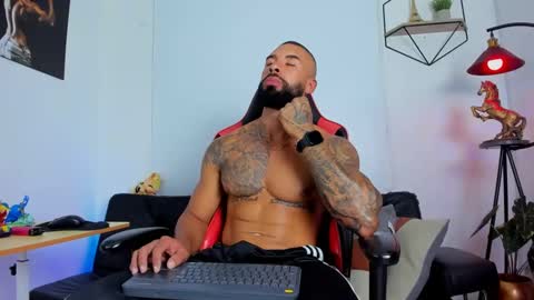 Snapshot of casticatheking chatting on February 11, 2025, 7:05 pm Matheo Brown online show from February 11, 2025, 7:05 pm