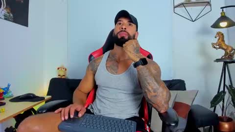 Snapshot of casticatheking chatting on February 17, 2025, 4:37 pm Matheo Brown online show from February 17, 2025, 4:37 pm