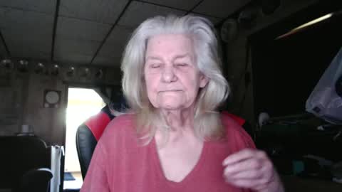 cat online show from October 3, 2025, 5:43 pm