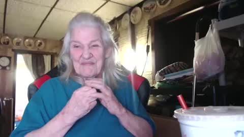 cat online show from October 29, 2025, 5:36 pm