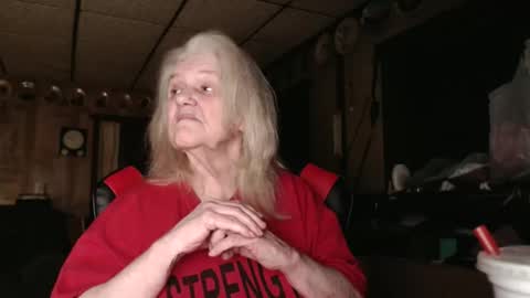 cat online show from November 7, 2025, 7:47 pm