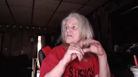 cat online show from November 10, 2025, 7:02 pm