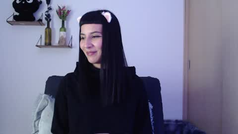 cat online show from January 5, 2025, 11:33 pm