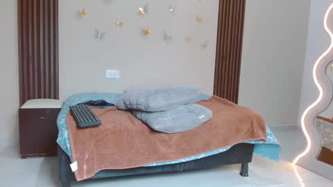 catalina online show from January 1, 2025, 1:26 am