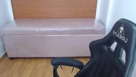 Snapshot of catalina25_t chatting on October 13, 2025, 8:42 pm catalina25_t online show from October 13, 2025, 8:42 pm