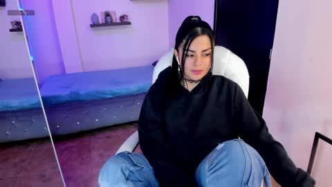 Snapshot of catalina_naughtyy chatting on December 4, 2024, 11:57 pm Catalina online show from December 4, 2024, 11:57 pm