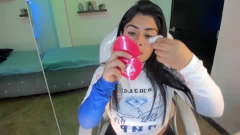 Snapshot of catalina_naughtyy chatting on December 5, 2024, 7:17 pm Catalina online show from December 5, 2024, 7:17 pm