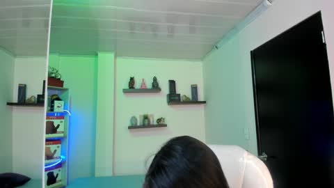 Snapshot of catalina_naughtyy chatting on December 6, 2024, 9:13 pm Catalina online show from December 6, 2024, 9:13 pm