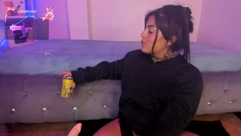 Snapshot of catalina_naughtyy chatting on December 13, 2024, 12:53 am Catalina online show from December 13, 2024, 12:53 am