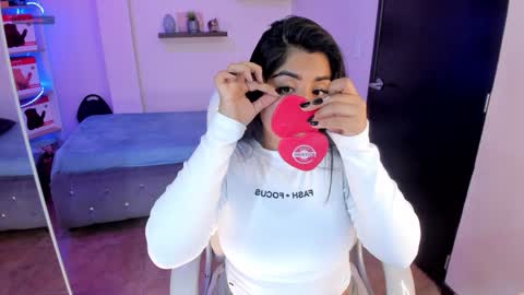 Snapshot of catalina_naughtyy chatting on December 13, 2024, 5:32 pm Catalina online show from December 13, 2024, 5:32 pm