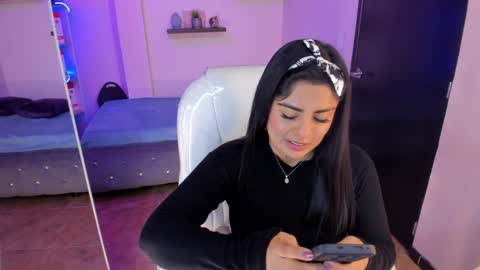 Snapshot of catalina_naughtyy chatting on December 18, 2024, 6:46 pm Catalina online show from December 18, 2024, 6:46 pm