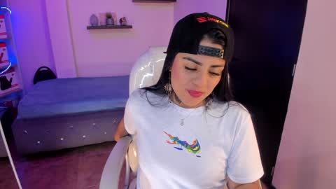 Snapshot of catalina_naughtyy chatting on December 22, 2024, 9:09 pm Catalina online show from December 22, 2024, 9:09 pm