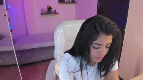 Snapshot of catalina_naughtyy chatting on January 20, 2025, 8:07 pm Catalina online show from January 20, 2025, 8:07 pm