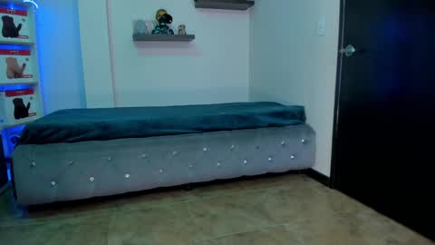 Snapshot of catalina_naughtyy chatting on February 14, 2025, 9:10 pm Catalina online show from February 14, 2025, 9:10 pm