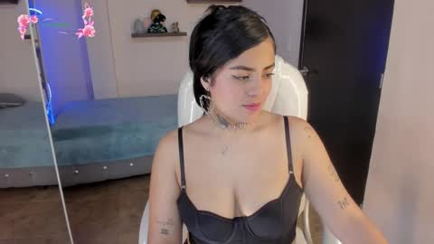 Snapshot of catalina_naughtyy chatting on March 6, 2025, 9:31 pm Catalina online show from March 6, 2025, 9:31 pm