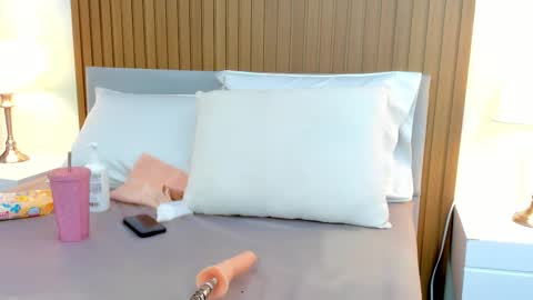 Catalina online show from December 21, 2025, 1:07 pm