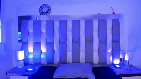 Snapshot of catarsiss_moon chatting on December 2, 2024, 3:47 pm Cat online show from December 2, 2024, 3:47 pm