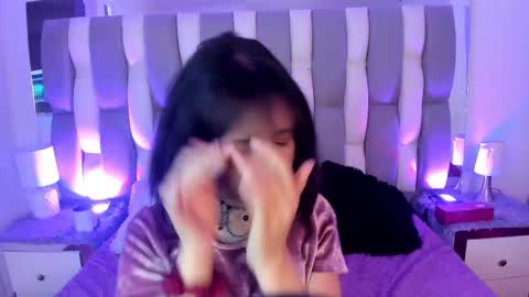 Snapshot of catarsiss_moon chatting on December 4, 2024, 2:59 pm Cat online show from December 4, 2024, 2:59 pm