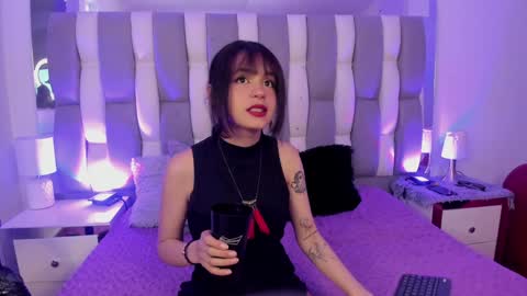 Snapshot of catarsiss_moon chatting on December 7, 2024, 2:02 pm Cat online show from December 7, 2024, 2:02 pm