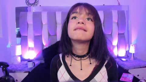 Snapshot of catarsiss_moon chatting on December 12, 2024, 12:33 pm Cat online show from December 12, 2024, 12:33 pm