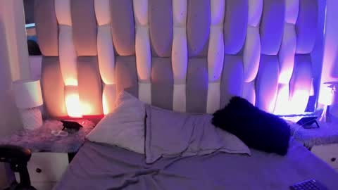 Snapshot of catarsiss_moon chatting on December 20, 2024, 4:04 pm Cat online show from December 20, 2024, 4:04 pm