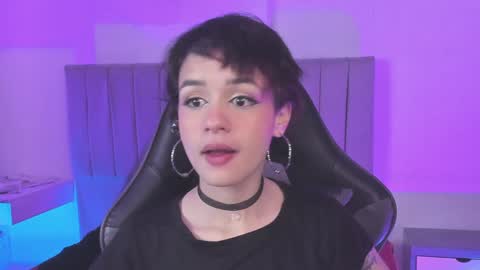 Snapshot of catarsiss_moon chatting on January 17, 2025, 8:22 pm Cat online show from January 17, 2025, 8:22 pm