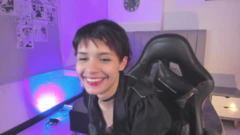 Snapshot of catarsiss_moon chatting on January 21, 2025, 2:22 am Cat online show from January 21, 2025, 2:22 am