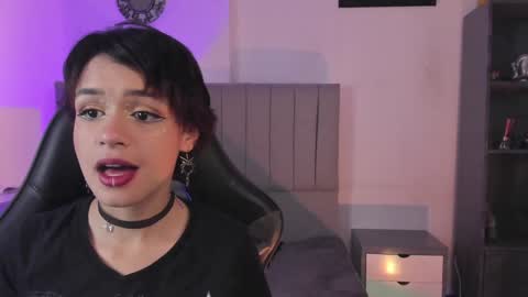 Snapshot of catarsiss_moon chatting on January 21, 2025, 9:25 pm Cat online show from January 21, 2025, 9:25 pm