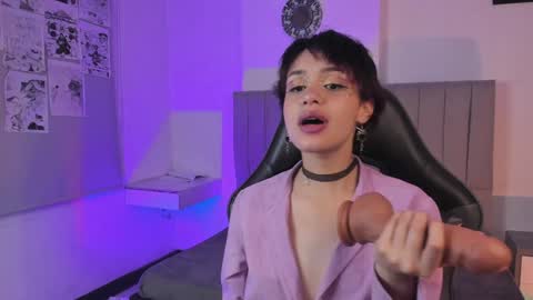 Snapshot of catarsiss_moon chatting on January 22, 2025, 12:27 am Cat online show from January 22, 2025, 12:27 am