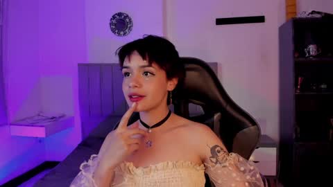 Snapshot of catarsiss_moon chatting on January 24, 2025, 12:09 am Cat online show from January 24, 2025, 12:09 am