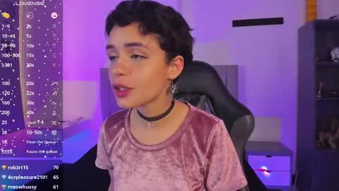 Snapshot of catarsiss_moon chatting on February 9, 2025, 9:39 pm Cat online show from February 9, 2025, 9:39 pm