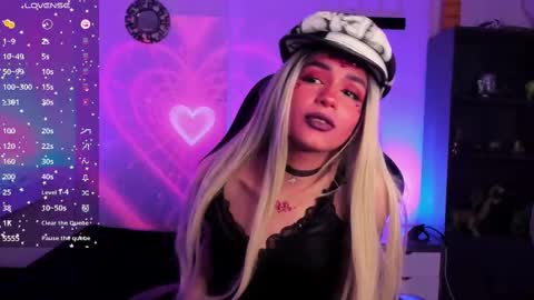 Snapshot of catarsiss_moon chatting on February 14, 2025, 8:37 pm Cat online show from February 14, 2025, 8:37 pm