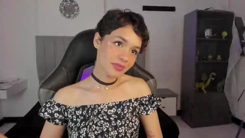 Snapshot of catarsiss_moon chatting on February 18, 2025, 8:25 pm Cat online show from February 18, 2025, 8:25 pm