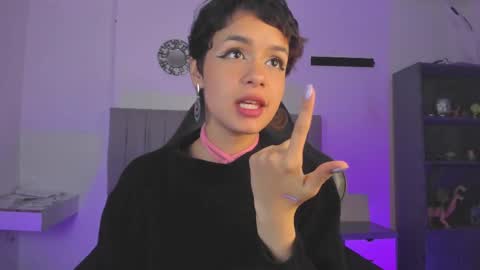 Snapshot of catarsiss_moon chatting on March 5, 2025, 11:38 pm Cat online show from March 5, 2025, 11:38 pm