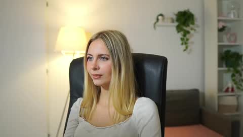 catecrago  online show from October 14, 2025, 8:04 am