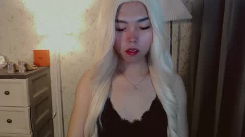 catherine_365 online show from November 27, 2025, 7:27 pm