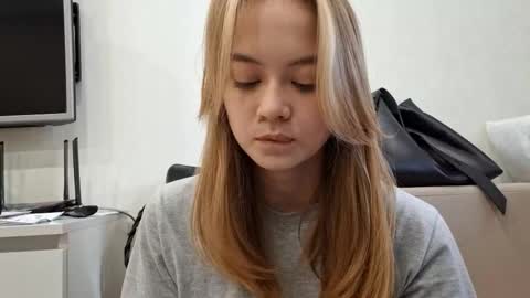 Alisa online show from November 4, 2025, 11:09 am