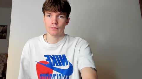 Snapshot of caties_cutes2 chatting on October 31, 2025, 1:34 pm Tobi Den online show from October 31, 2025, 1:34 pm