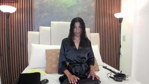 Snapshot of catiusca_reyes_03 chatting on November 25, 2025, 1:55 pm catiusca_reyes_03 online show from November 25, 2025, 1:55 pm